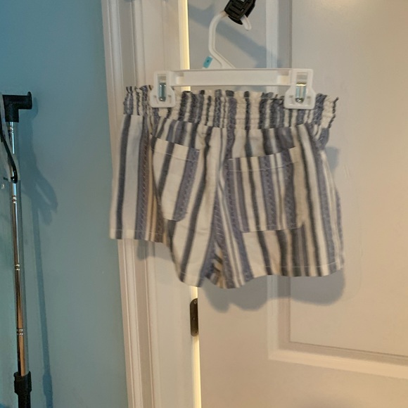 ALMOST FAMOUS Blue and White shorts SIZE MEDIUM - Picture 2 of 4